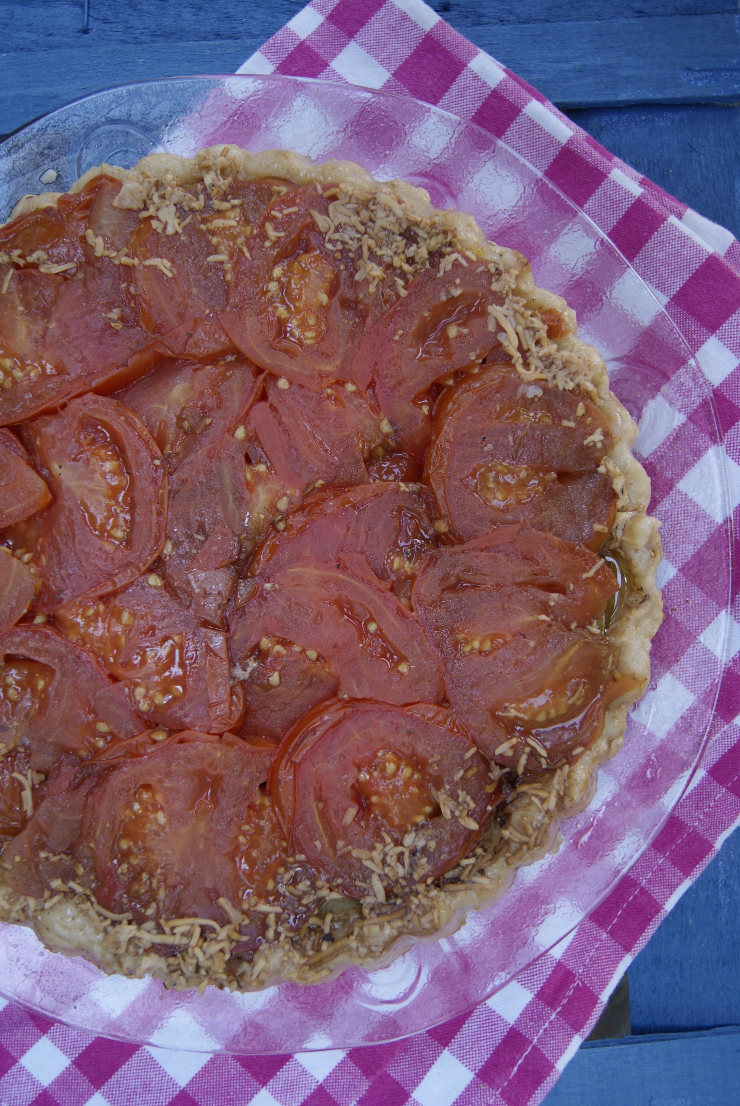 Tatin de tomates, courgettes, bacon et gruyère râpé