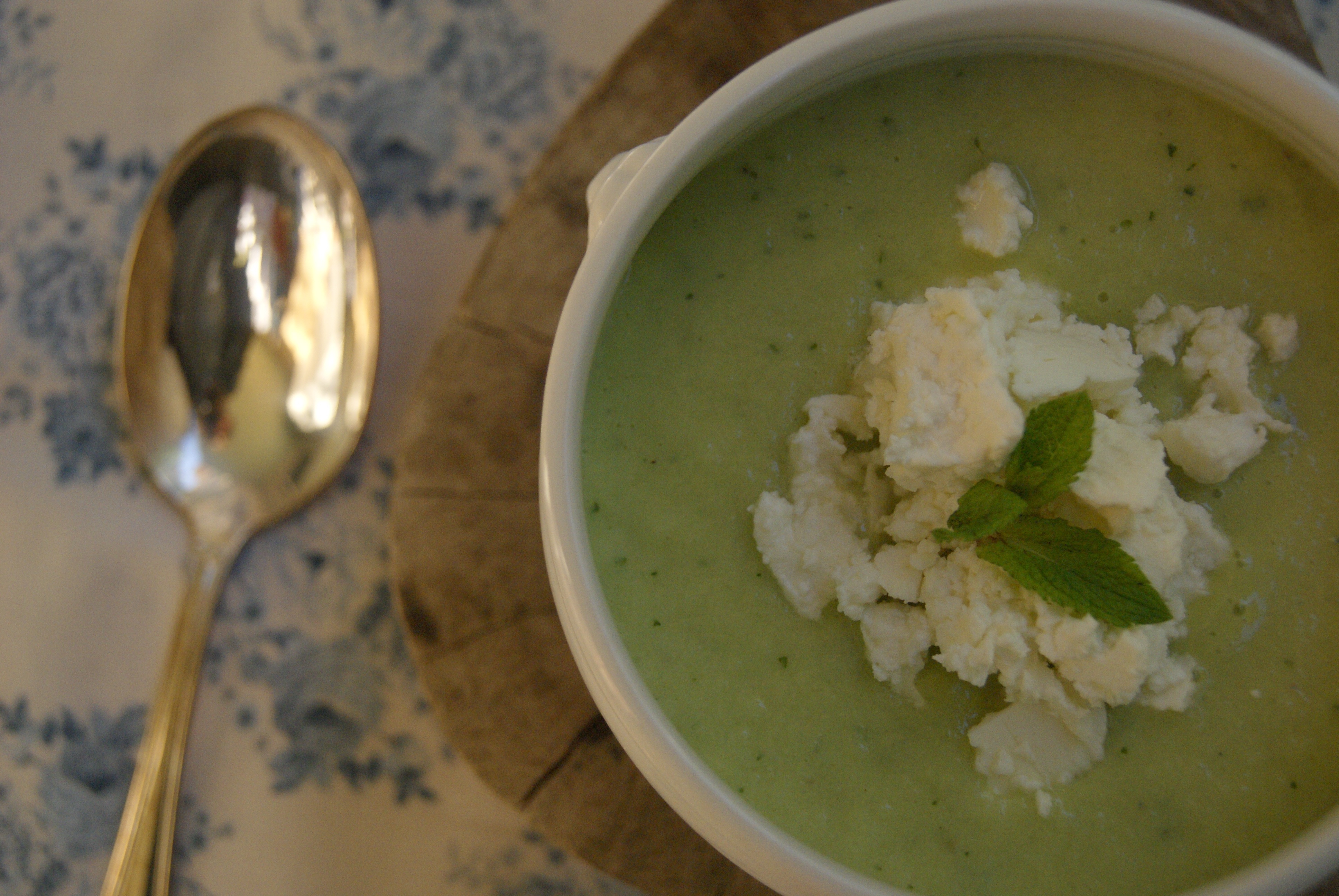 Gaspacho de concombre, yaourt et feta