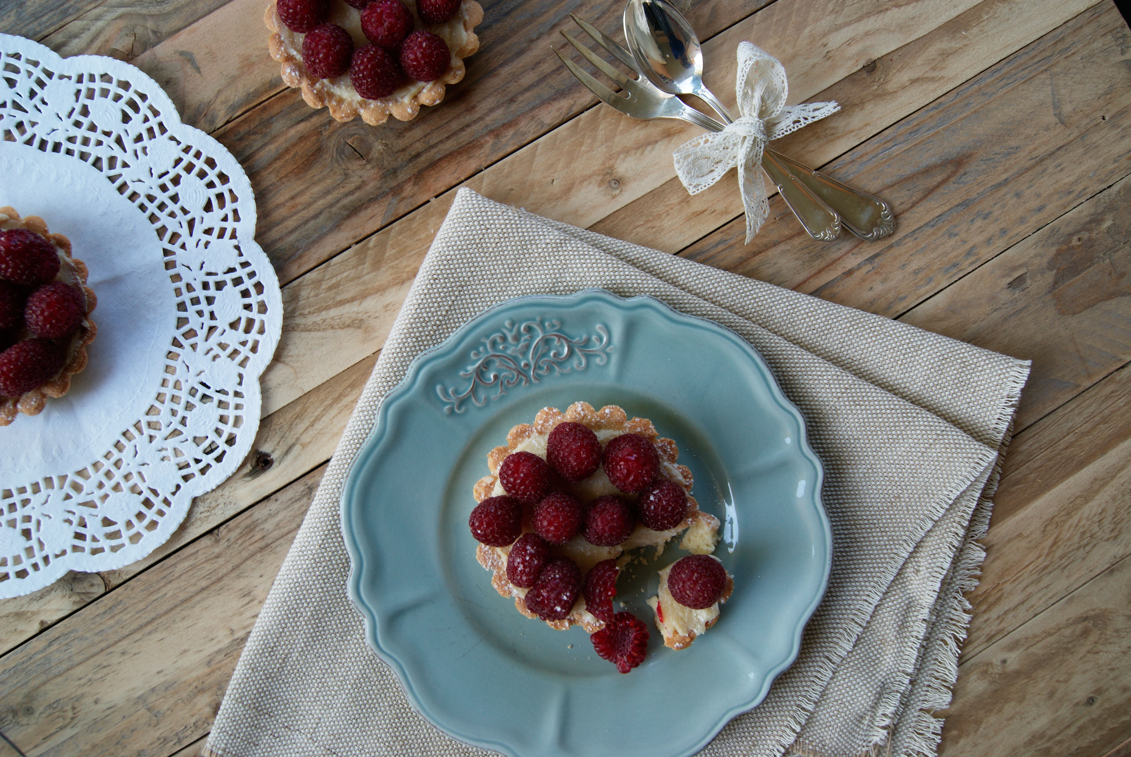 Tartelettes au chocolat blanc & aux framboises