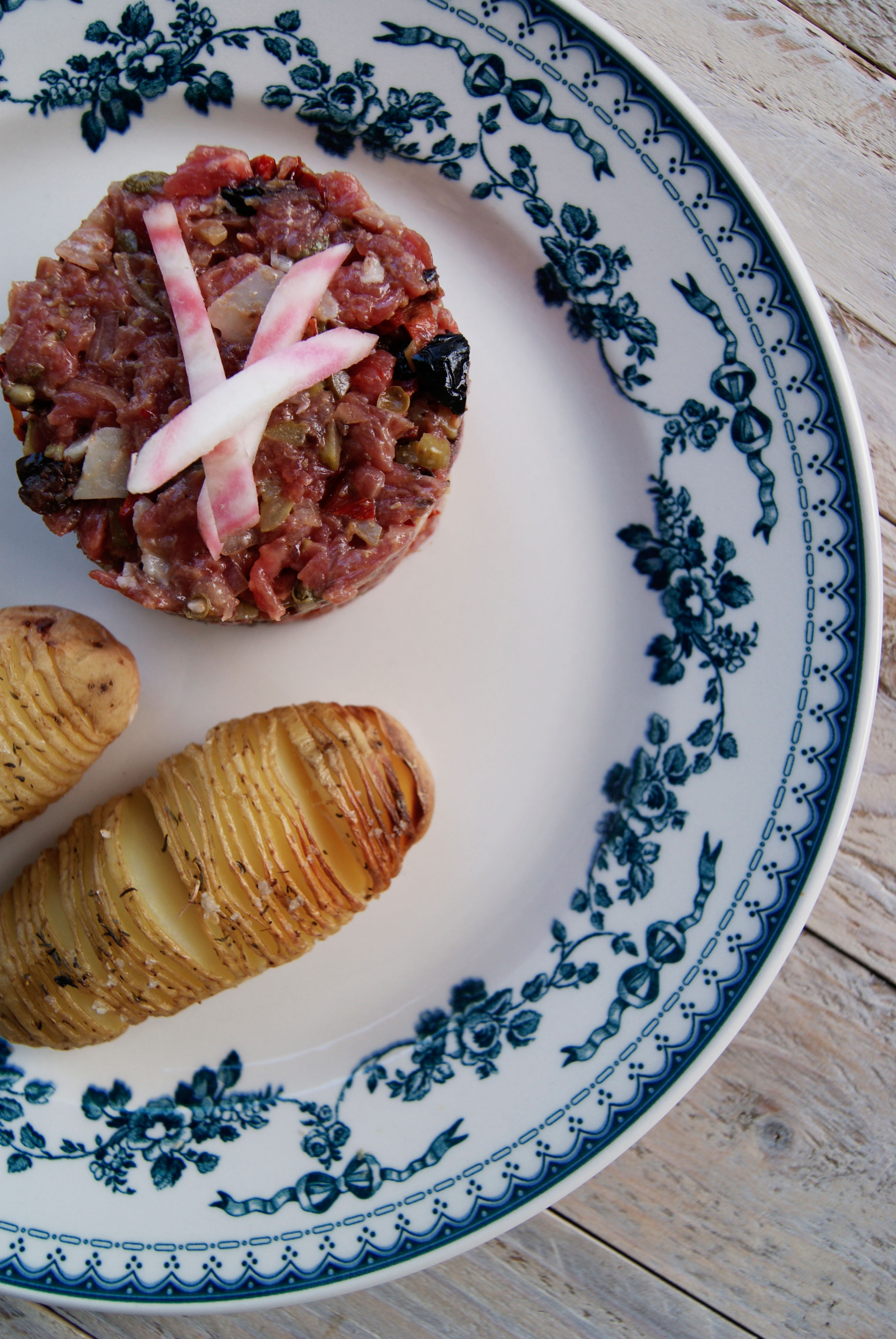 Tartare de boeuf à l’italienne & pommes de terres suédoises