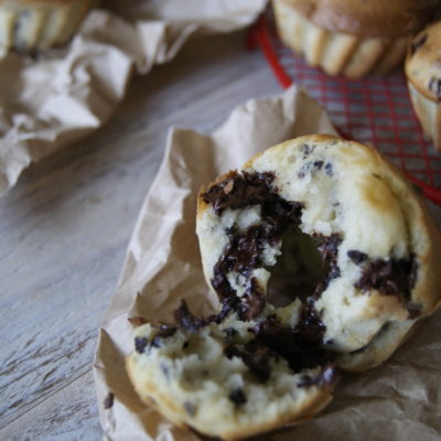 Muffins aux pépites de chocolat, grué de cacao et fève tonka