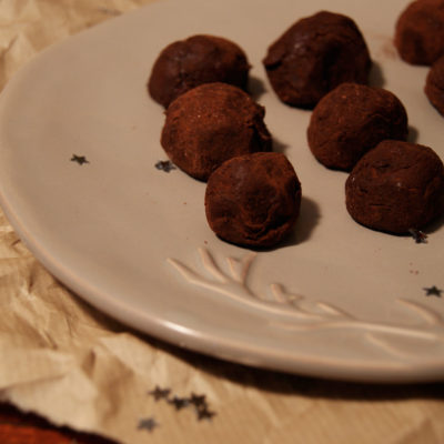 Truffes au chocolat et grué de cacao