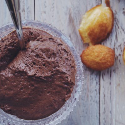 Mousse au chocolat et mini madeleines