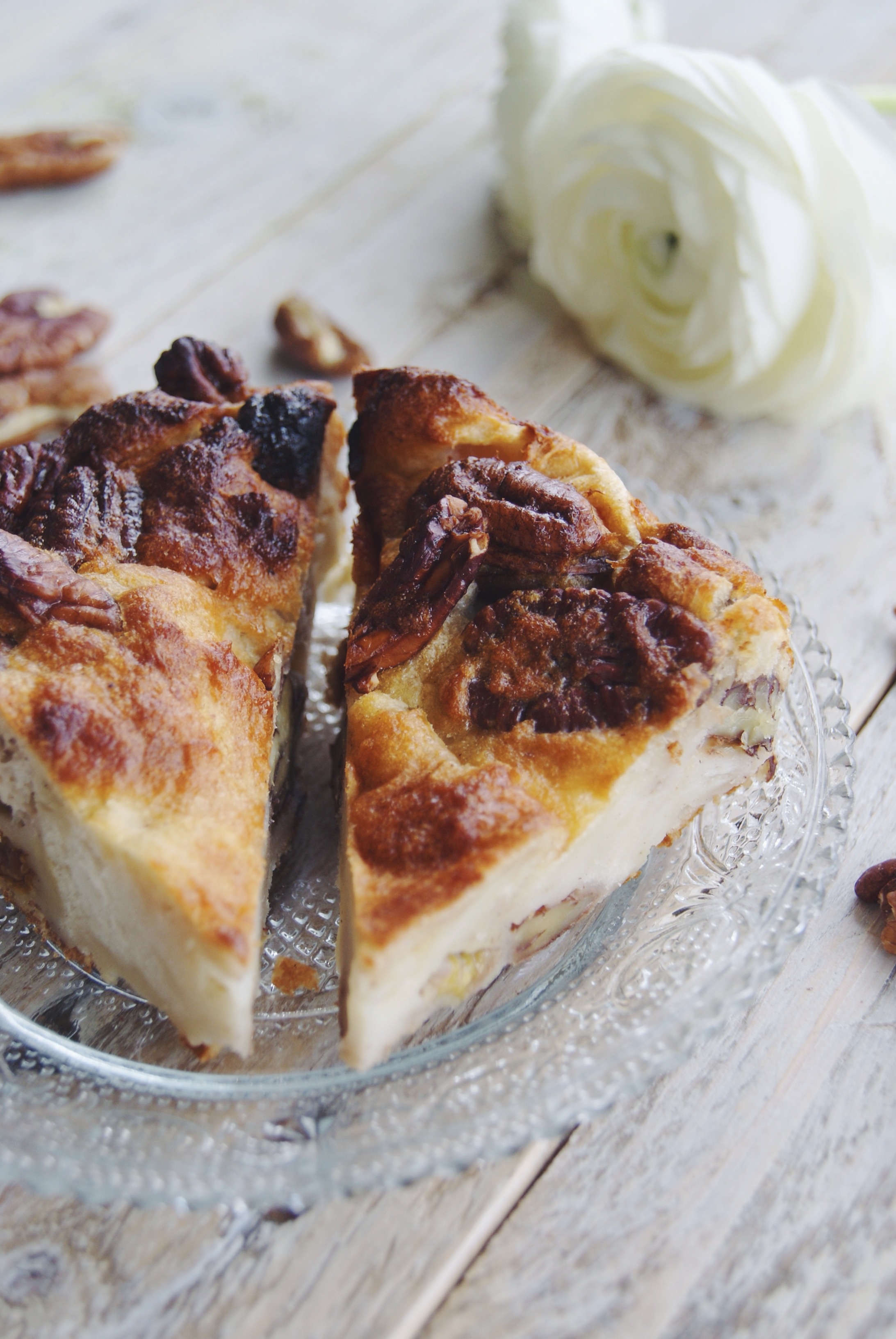 Pudding aux noix de pécan et bananes séchées