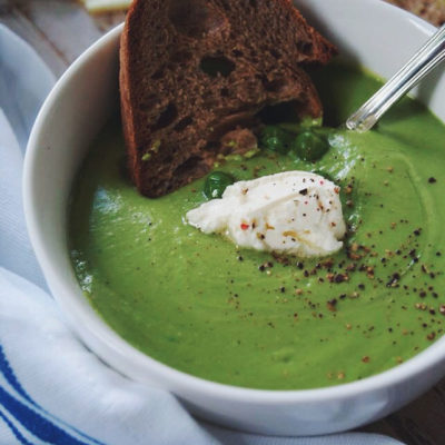 Velouté de petits pois, fromage frais, menthe et citron