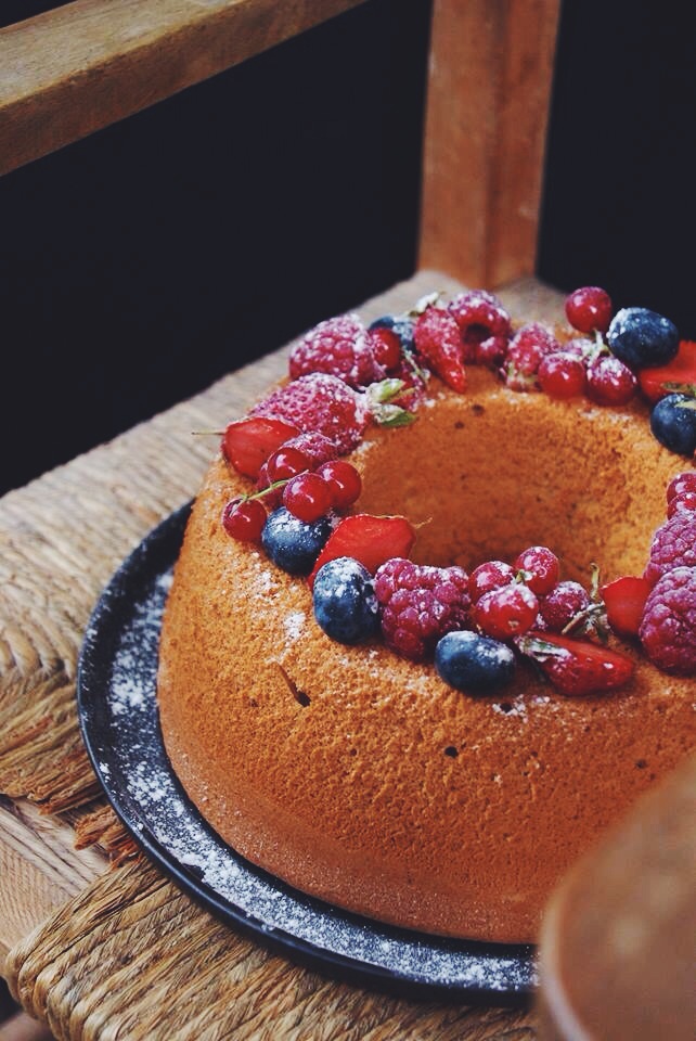 Chiffon cake et fruits rouges