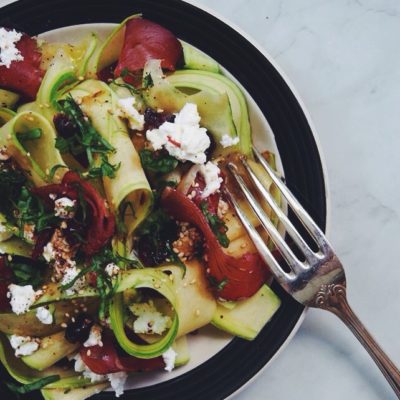 Salade de courgettes, chèvre, bresaola et cranberries