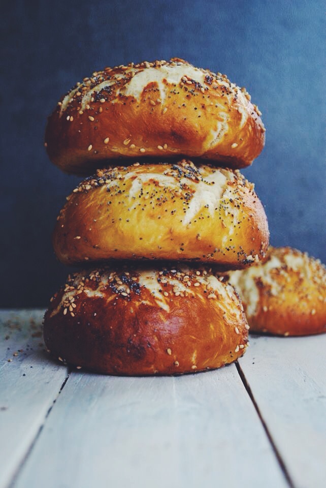 Bagel chèvre, figues, miel et roquette