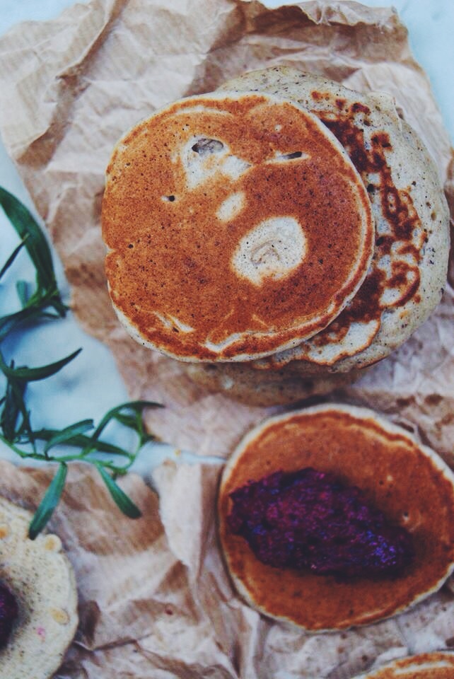 BLINIS AU SARRASIN, PESTO DE BETTERAVES ©MARLETTE