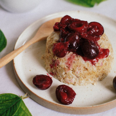 Bowlcake & coulis de cerises-fraises