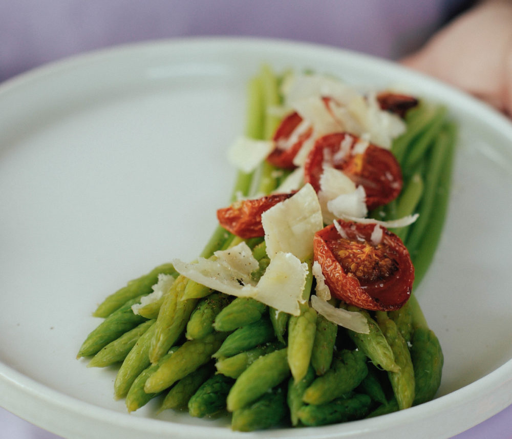 Salades d’ornithogales, tomates séchées & parmesan