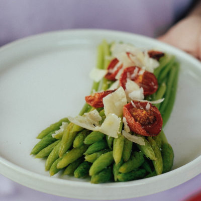 Salades d’ornithogales, tomates séchées & parmesan