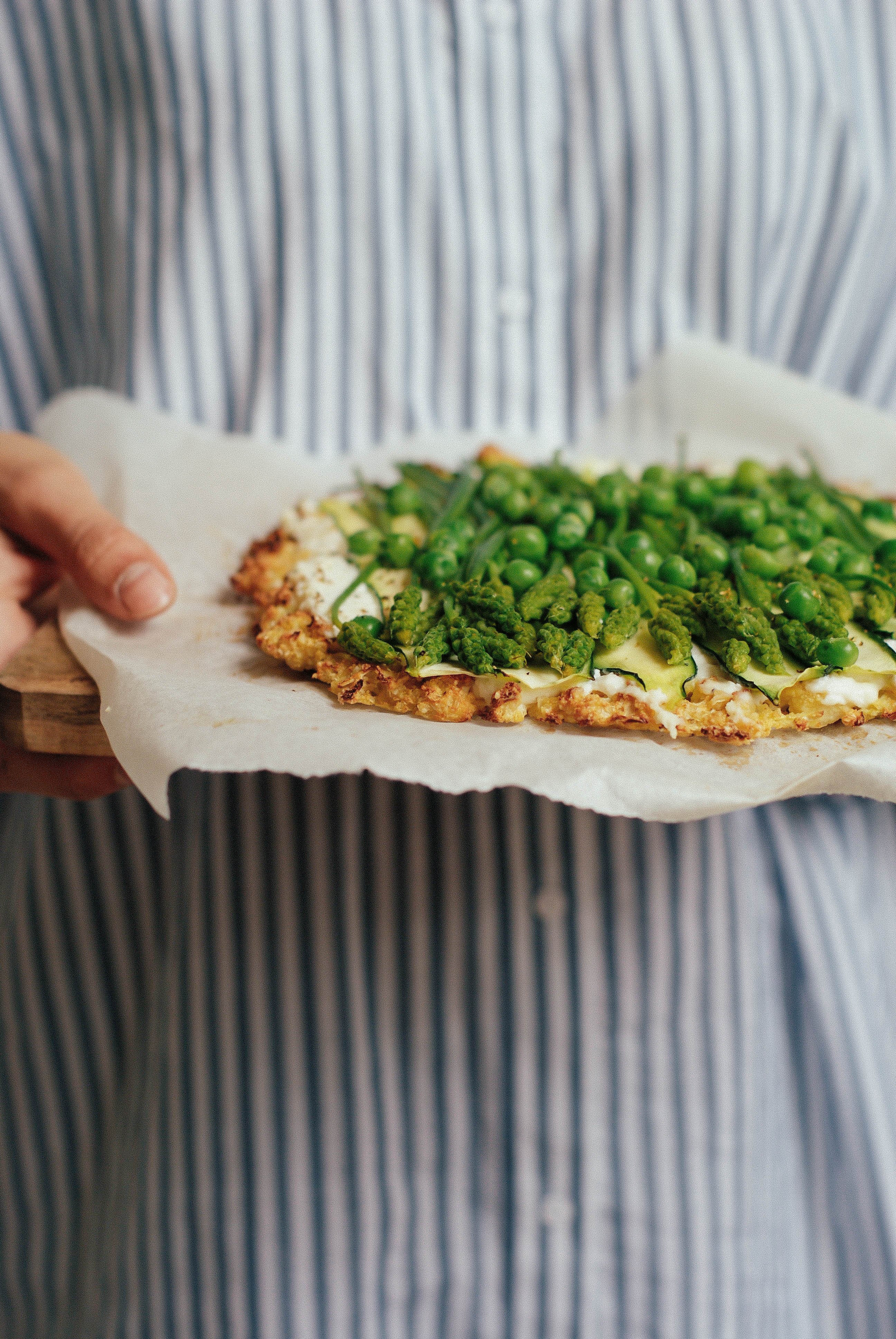 {Pizza base chou-fleur} ricotta & légumes verts