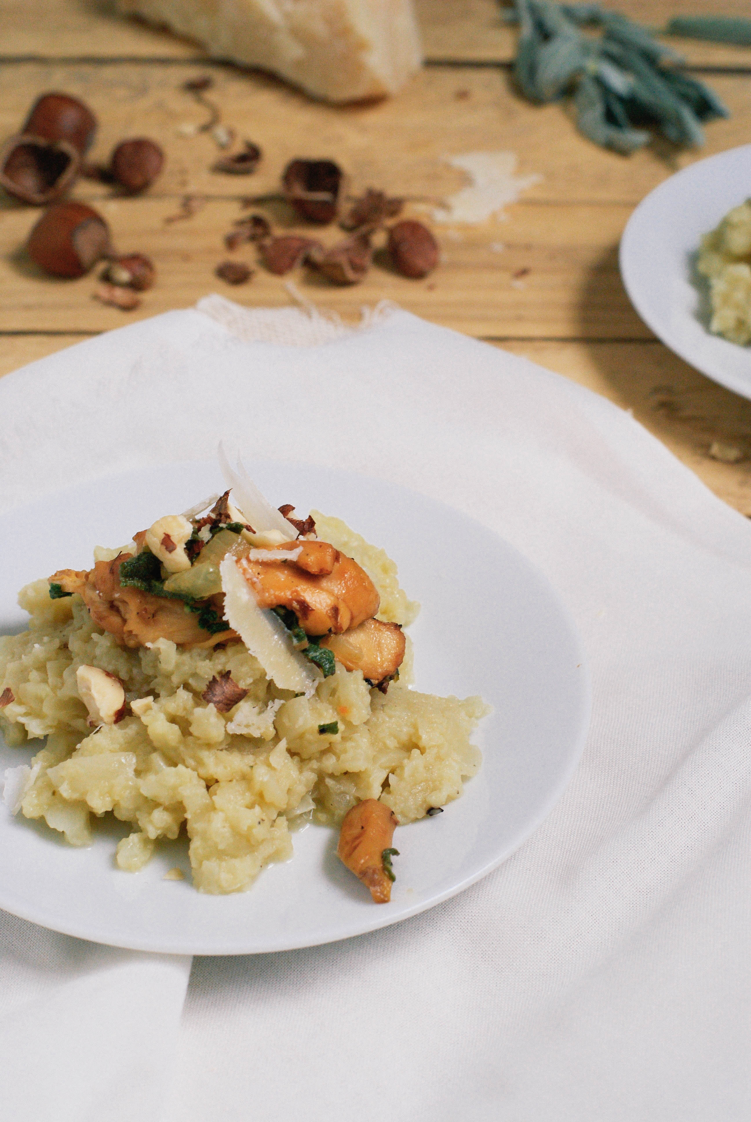 Risotto de chou-fleur, girolles, sauge & noisettes