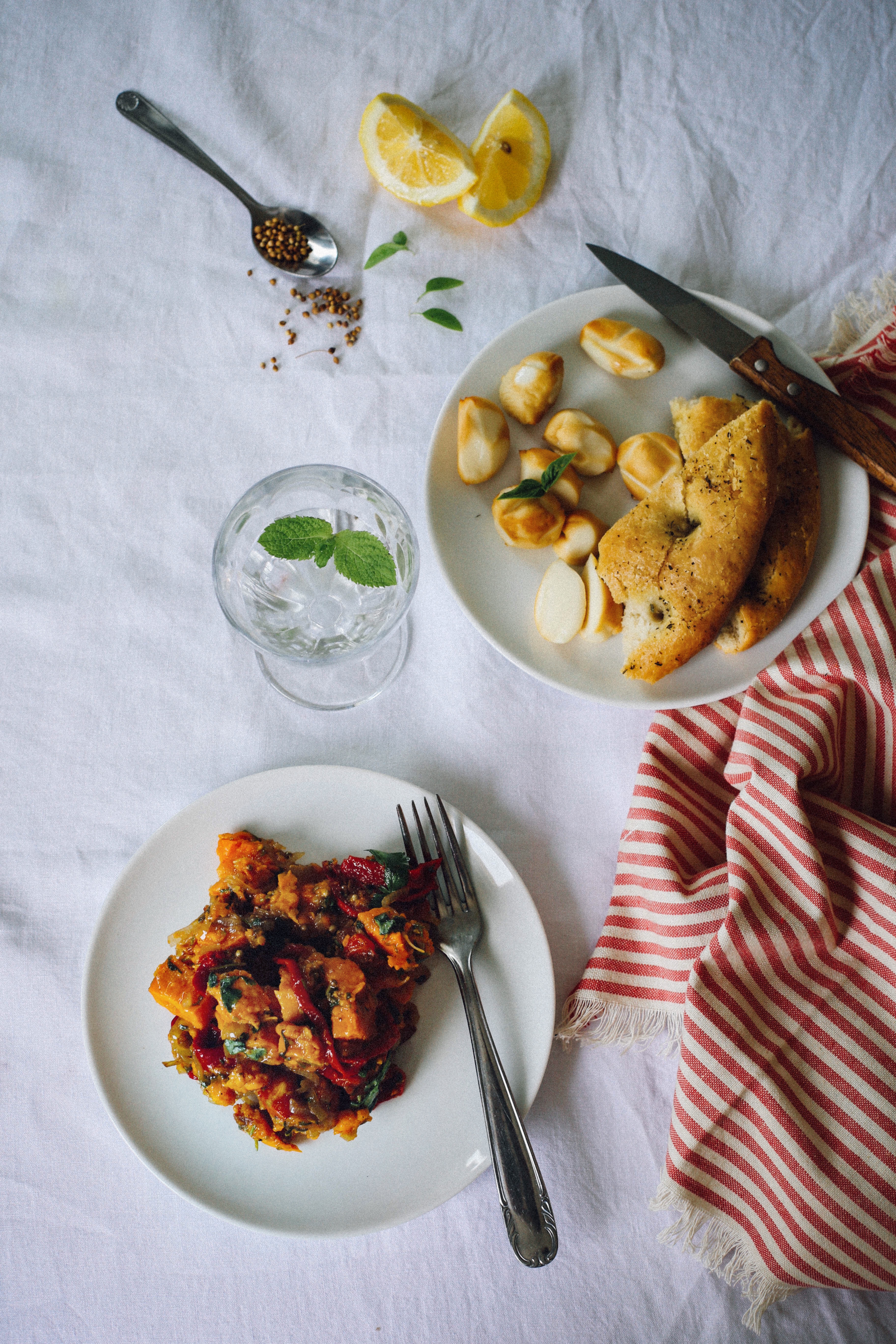 Foccacia et salade de patates douces rôties