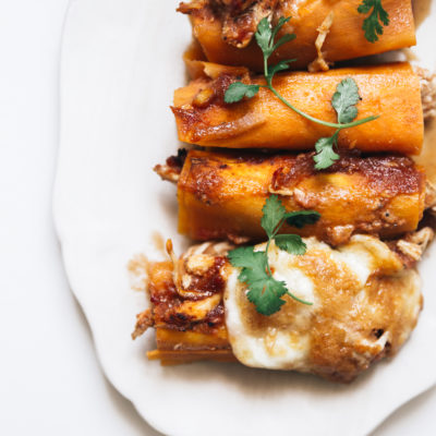 Enchilladas de patates douces à l’effiloché de poulet