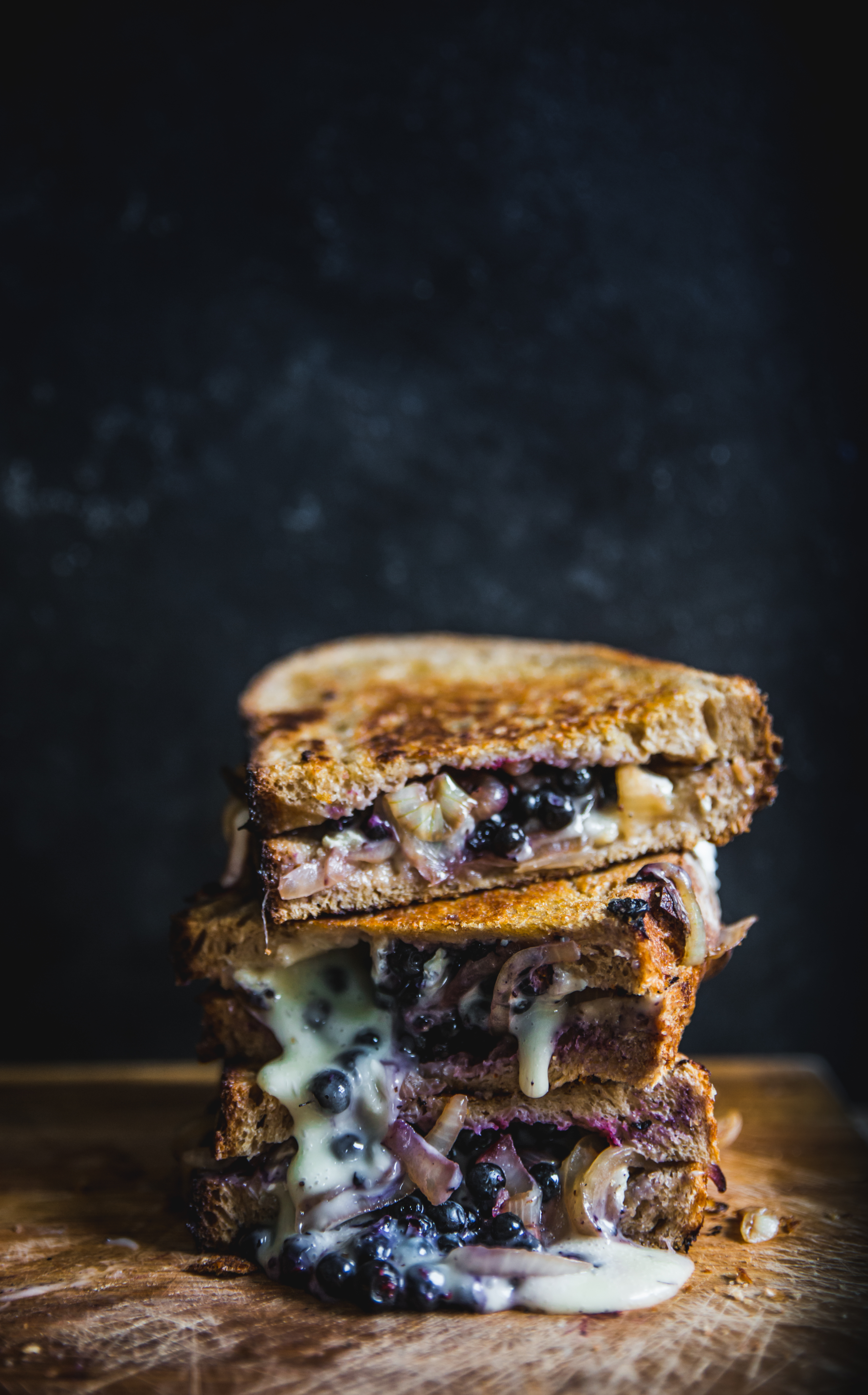 Grilled cheese aux myrtilles sauvages