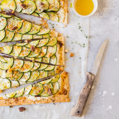 Tarte fine courgettes, ricotta & thym citron