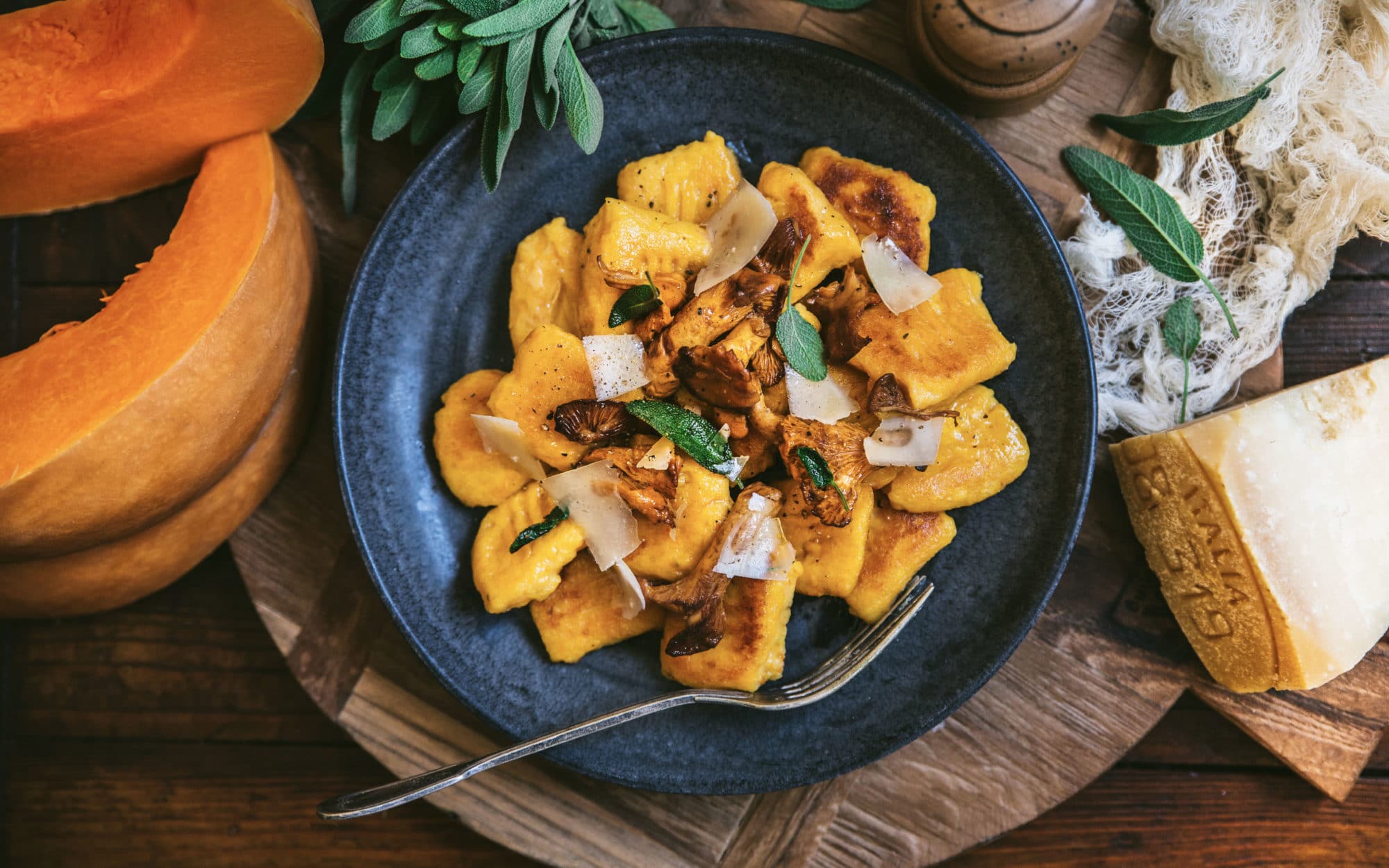 Gnocchis à la courge, girolles & sauge