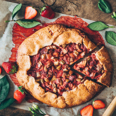 Tarte rustique fraises & rhubarbe