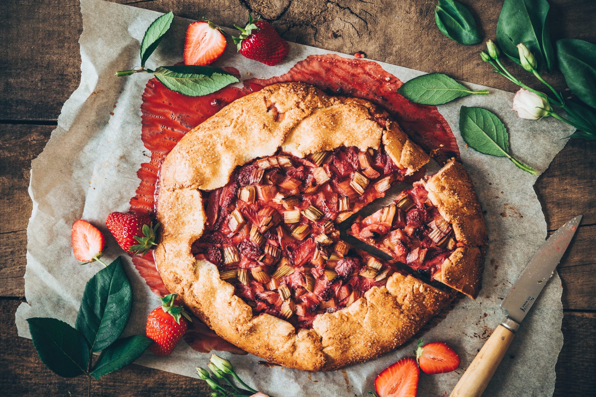 Tarte rustique fraises & rhubarbe