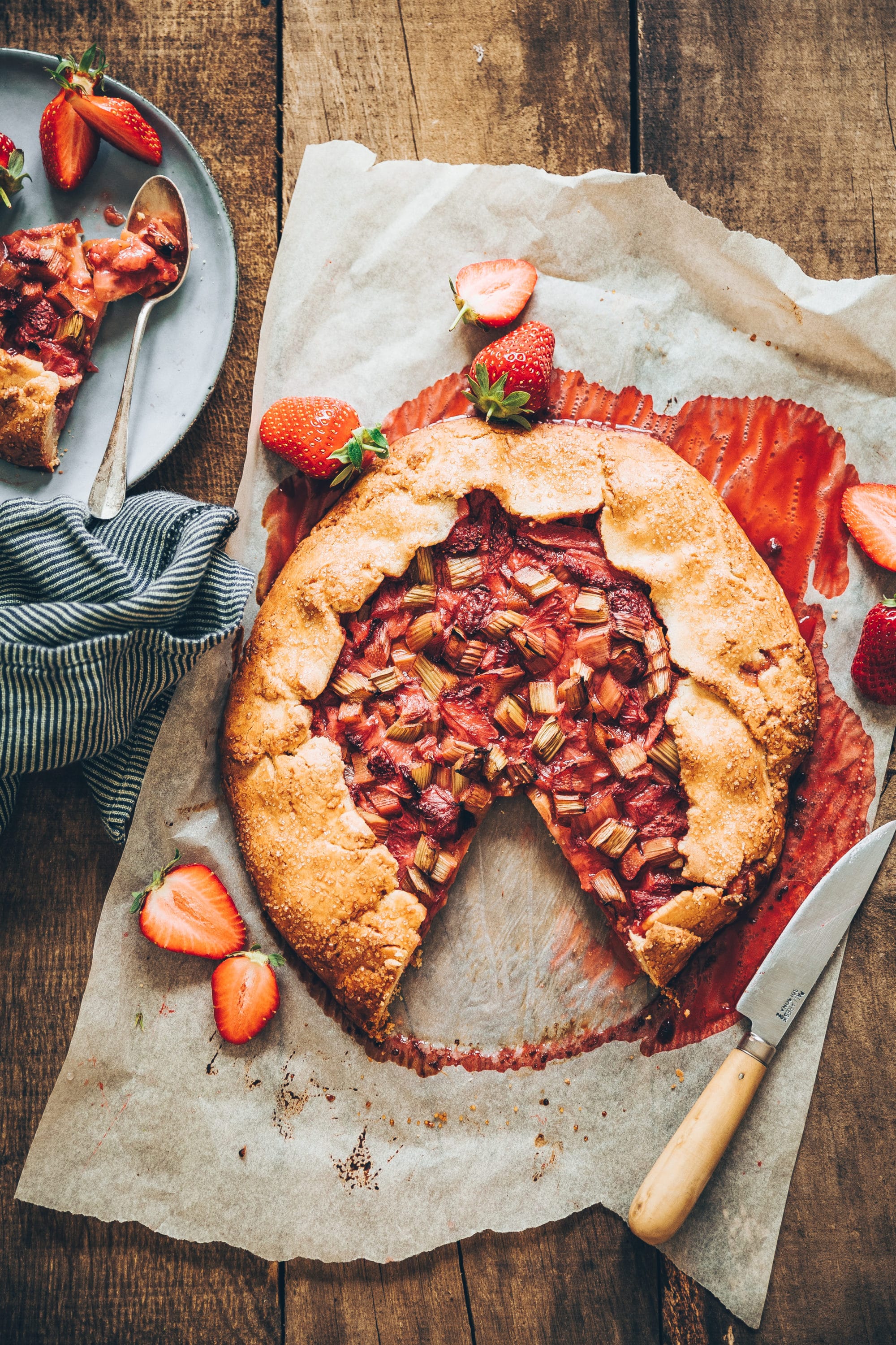 tarte rustique fraises rhubarbe 