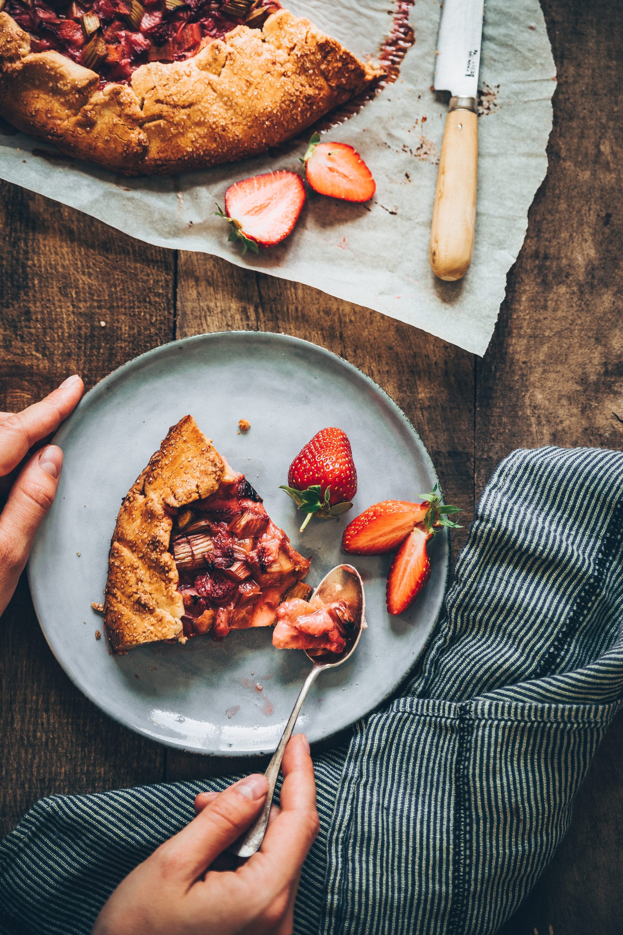 tarte rustique fraises rhubarbe 