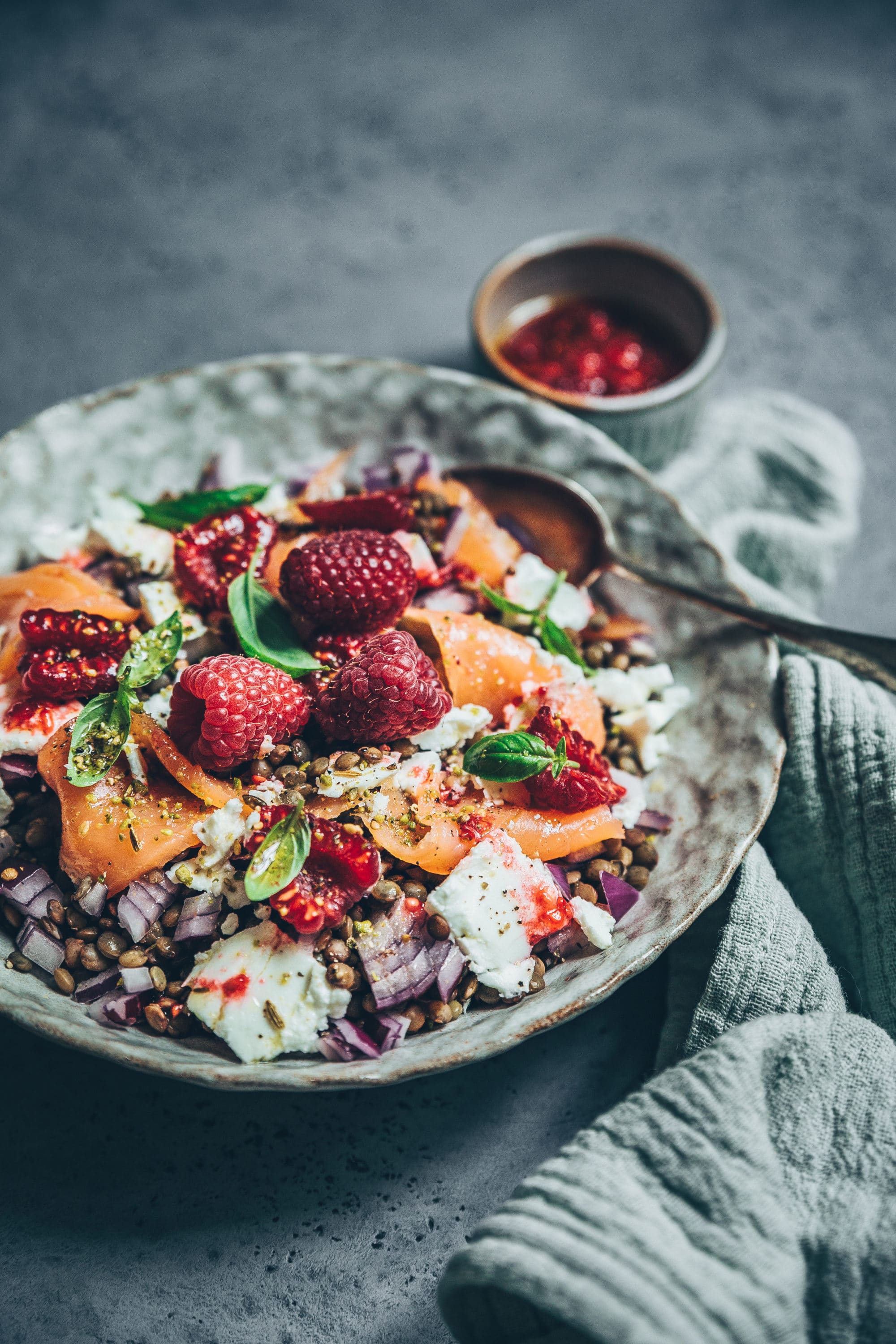 Salade de lentilles, truite fumée & framboises