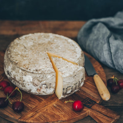 Croque à la Tomme de Savoie et cerises