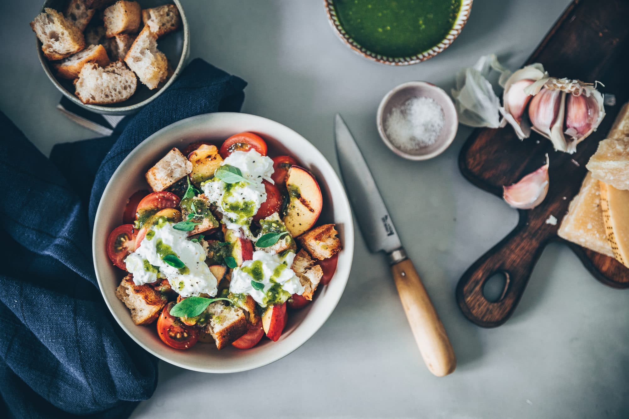 Panzanella aux pêches rôties