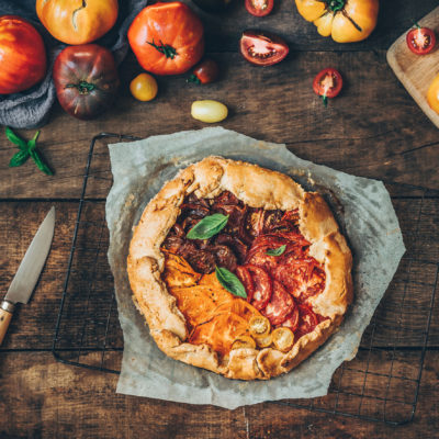 Tarte rustique aux tomates multicolores