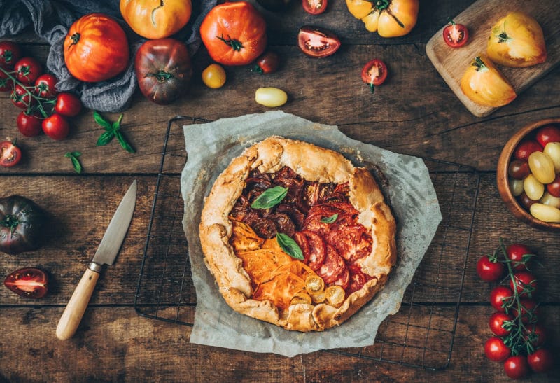 Tarte rustique aux tomates multicolores