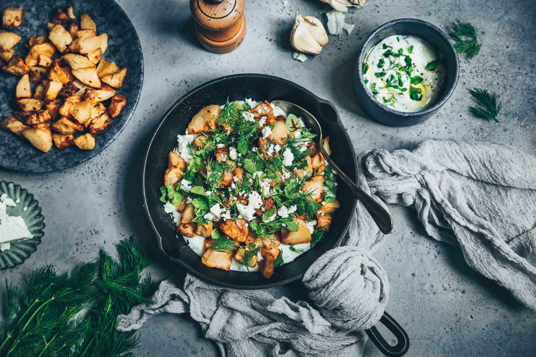 Salade de pommes de terre, feta et sauce yaourt