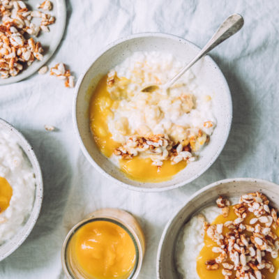 Riz au lait coco et coulis de mangues