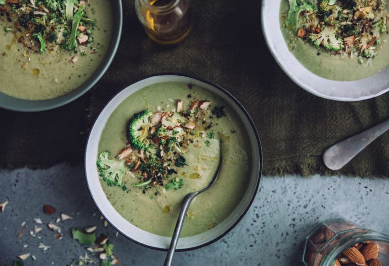 Velouté de brocolis, amandes, coco