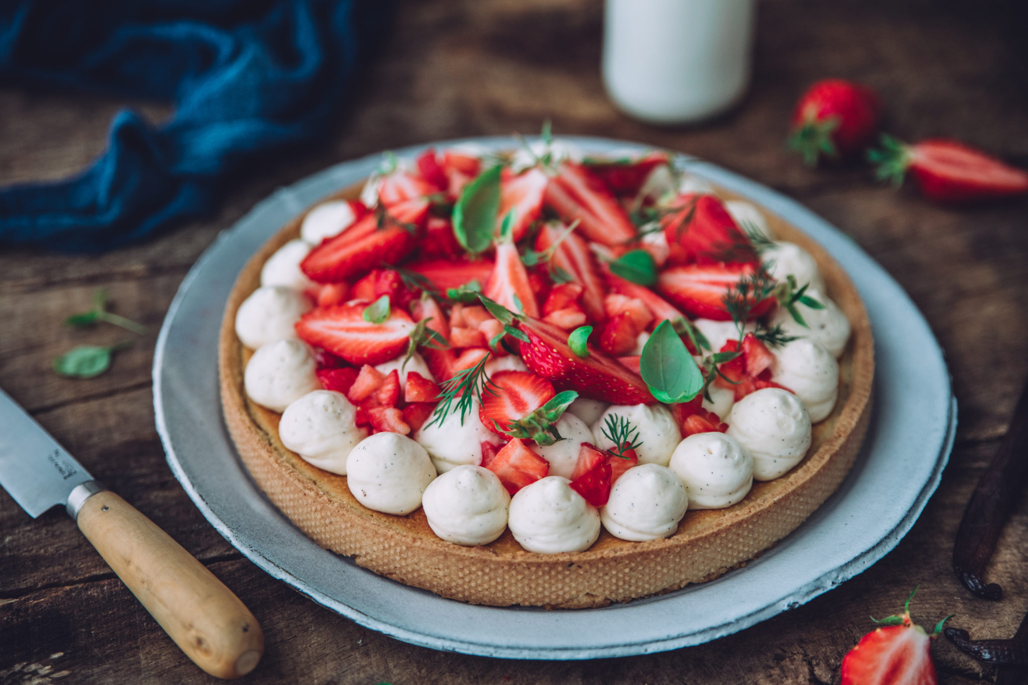 Tarte aux fraises, amandes, crème diplomate à la vanille